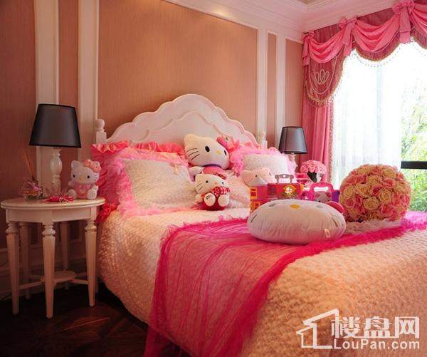融科东南海二期215平米美式奢华风格之卧房