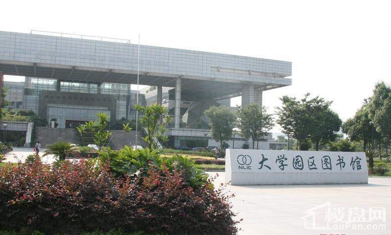 大学园区图书馆