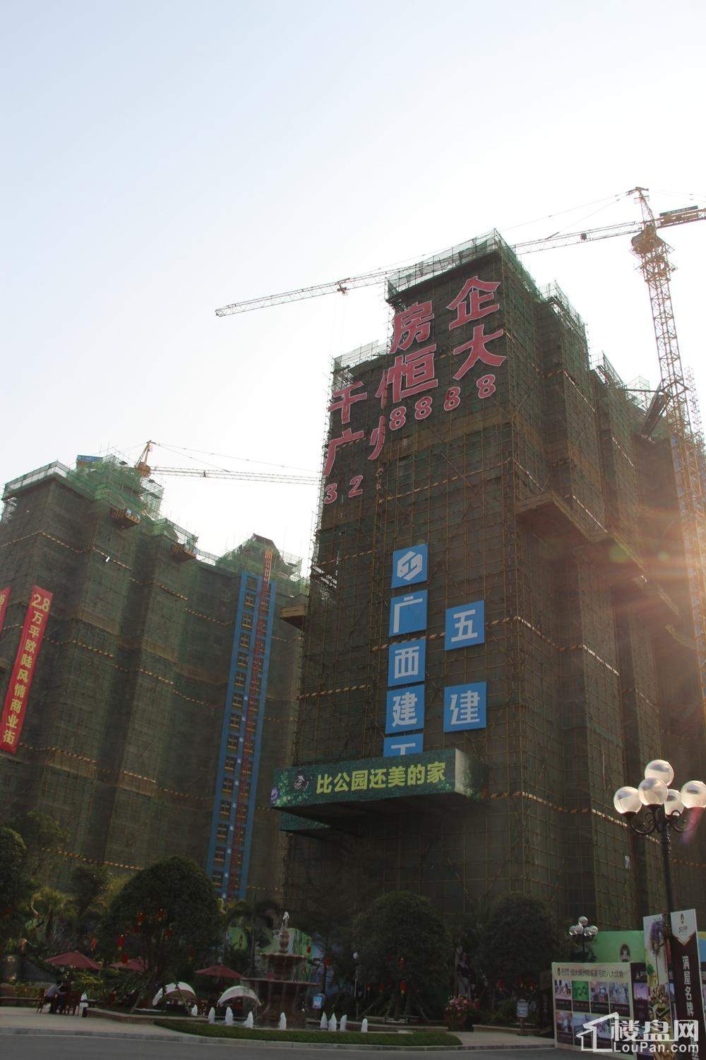 南宁恒大绿洲夕阳的建筑图（摄于2015-1-26）