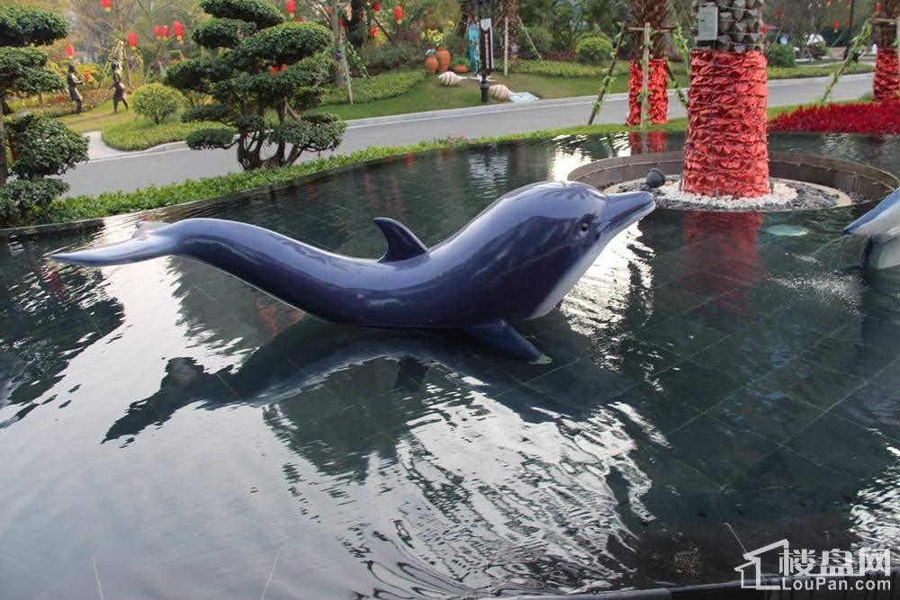 南宁恒大绿洲营销中心门口的海豚（摄于2015-1-26）