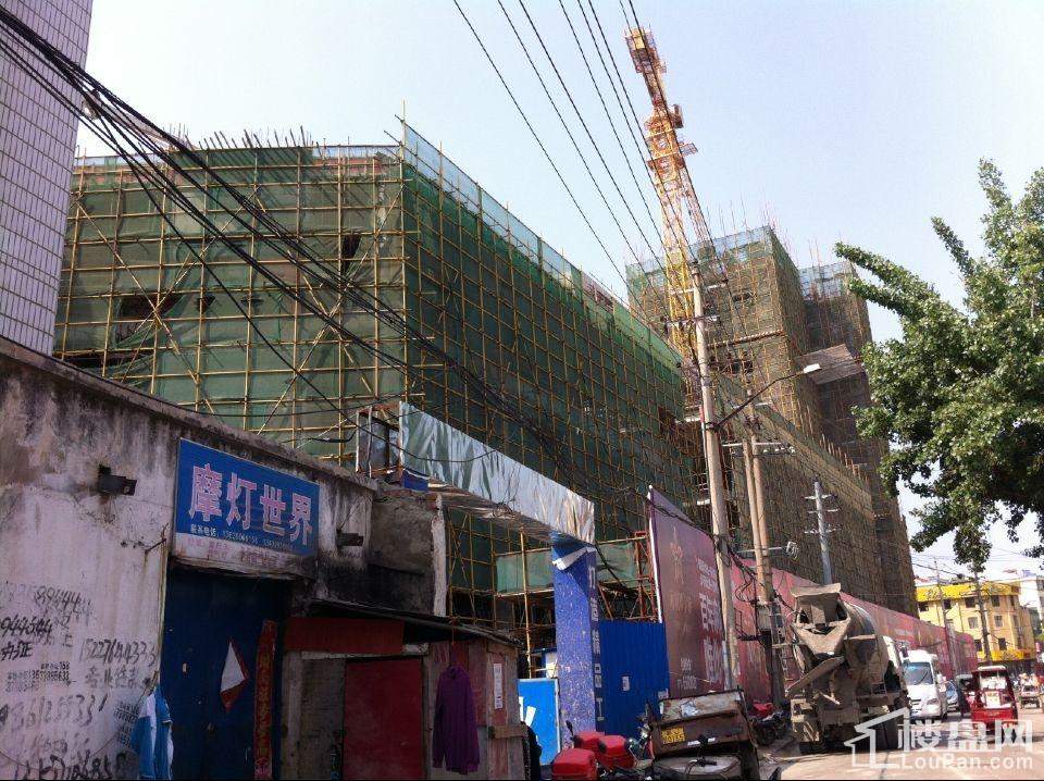 摩尔城4月施工进度,街道侧景摩尔城4月施工街道侧景