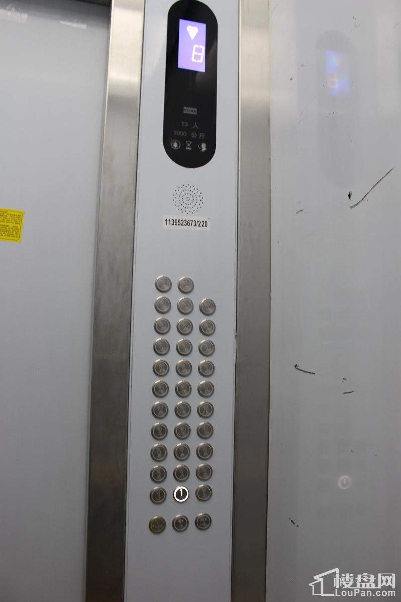 盛科城高级电梯（摄于2015-09）