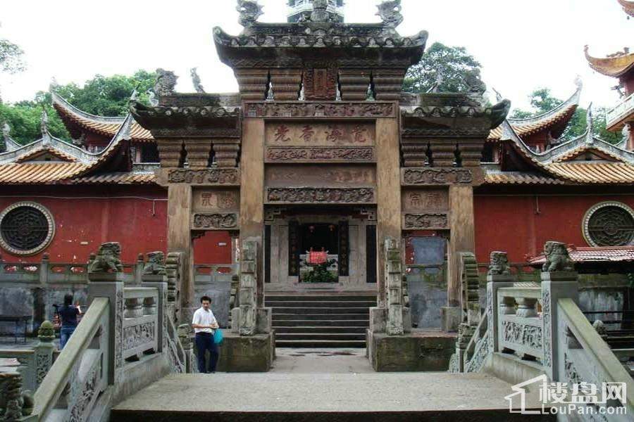 和泓LOMO中心周边华岩寺风景区