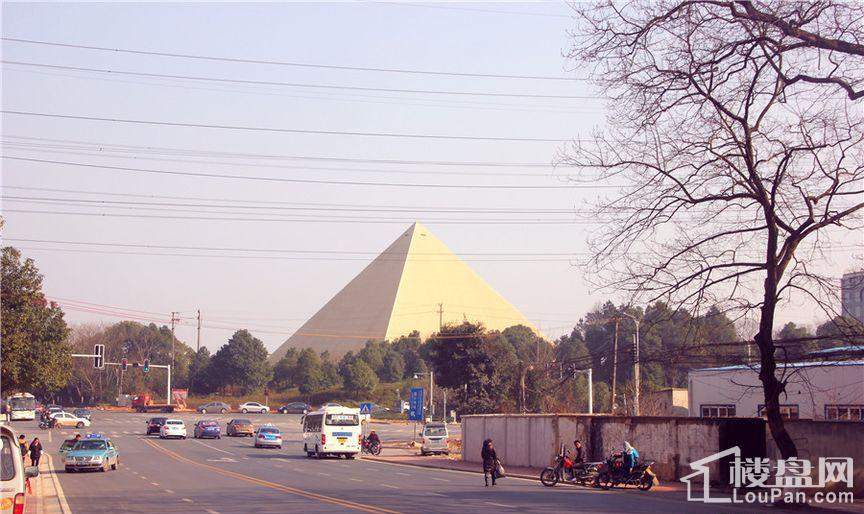 周边远大金字塔