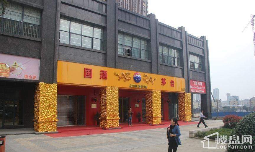 万坤图财富广场周边店铺