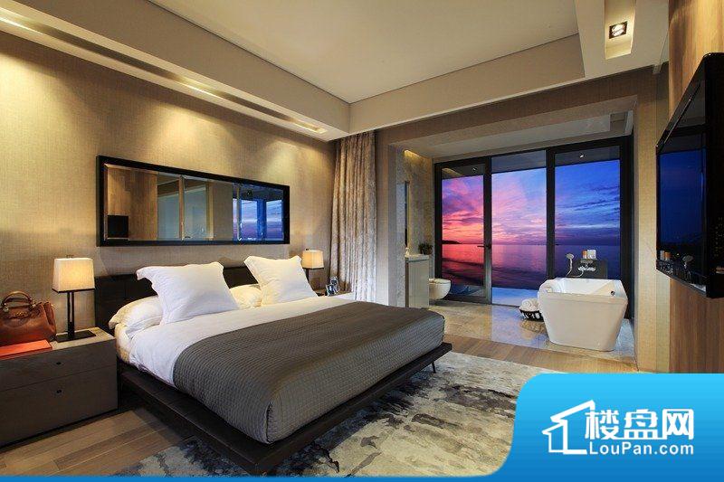 各个空间都很方正，方便后期家具的摆放。无穿堂风，室内空气无法对流，会导致过于潮湿或者干燥。厨卫等重要的使用较为频繁的空间布局合理，方便使用，并且能够保证整个空间的空气质量。卧室作为较为重要的休息空间，尺寸合适，有利于主人更好的休息；客厅作为重要的会客空间，尺寸合适，能够保证主人会客需求。卫生间和厨房作为重要的功能区间，尺寸合适，能够很好的满足主人生活需求。公摊相对合理，一般房子公摊基本都在此范畴。