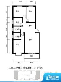 各个空间都很方正，方便后期家具的摆放。整个空间不够通透，不利于空气流通，尤其是夏天会比较热。卫生间门朝向人较多的区域，导致区域空气不好，舒适度差。客厅、卧室、卫生间和厨房等主要功能间尺寸以及比例合适，方便采光、通风，后期居住方便。公摊相对合理，一般房子公摊基本都在此范畴。日常使用基本满足。