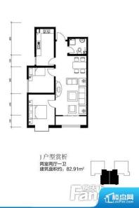 各个空间都很方正，方便后期家具的摆放。无对外窗户，通风采光较差，卫生间湿气会加重，不利于身体健康。卧室位置合理，能够保证足够安静，客厅的声音不会影响卧室的休息；卫生间位置合理，使用起来动线比较合理；厨房位于门口，方便使用和油烟的排出。卧室作为较为重要的休息空间，尺寸合适，有利于主人更好的休息；客厅作为重要的会客空间，尺寸合适，能够保证主人会客需求。卫生间和厨房作为重要的功能区间，尺寸合适，能够很好