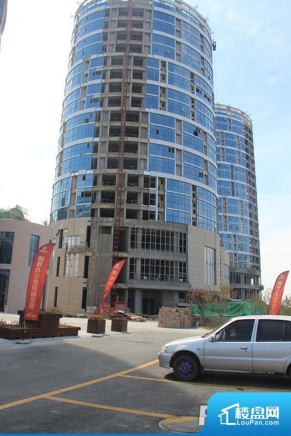 正在安装玻璃的楼栋（2015-9-24）
