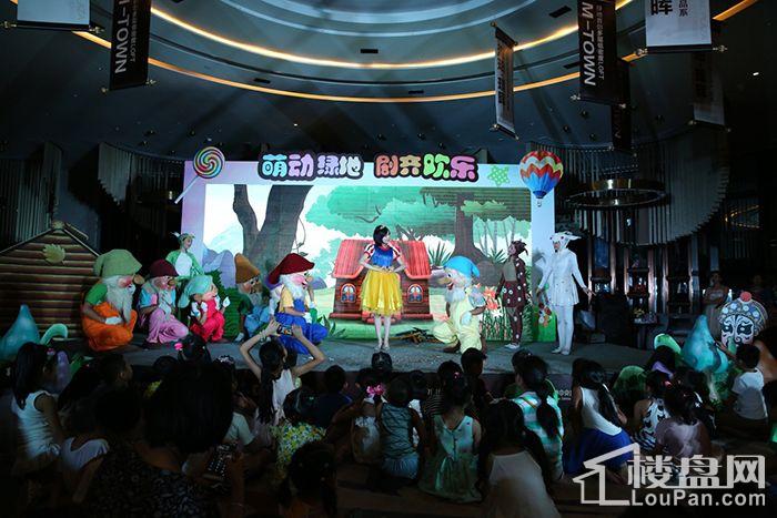 儿童剧嗨玩春节 享受亲子时光《白雪公主》的故事,陪伴了一代又一代