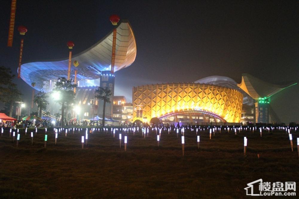 广西体育中心夜景