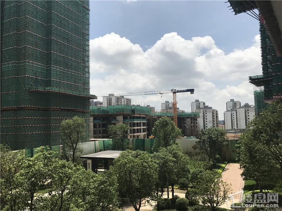 龙光玖珑府3/5#楼工程进度（摄于2017.6.25）
