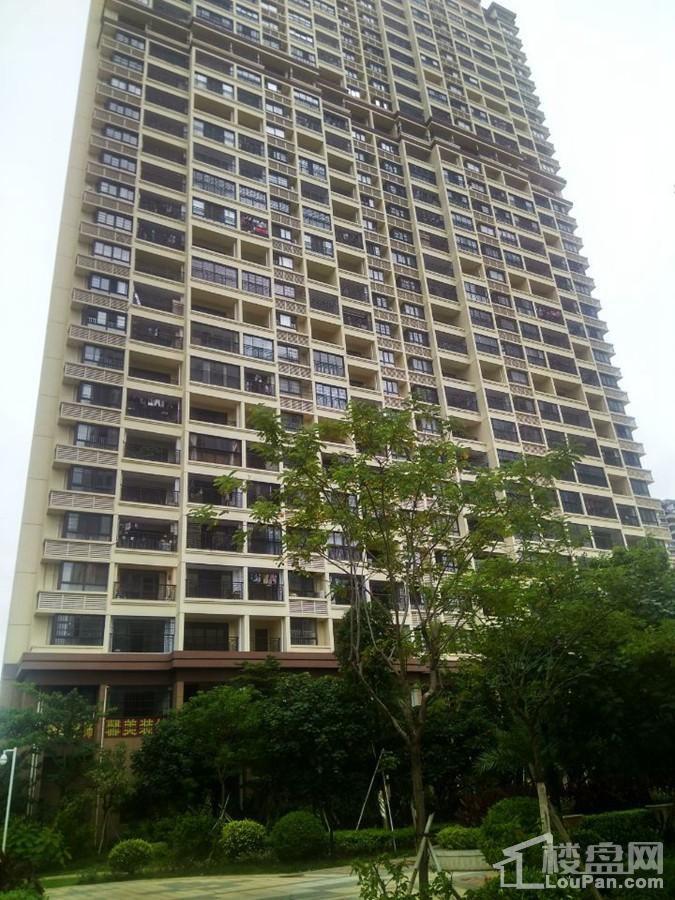南宁宝能城市广场一期楼栋（摄于2017-8）