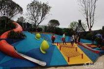 彰泰红项目内儿童乐园（摄于2017-8）