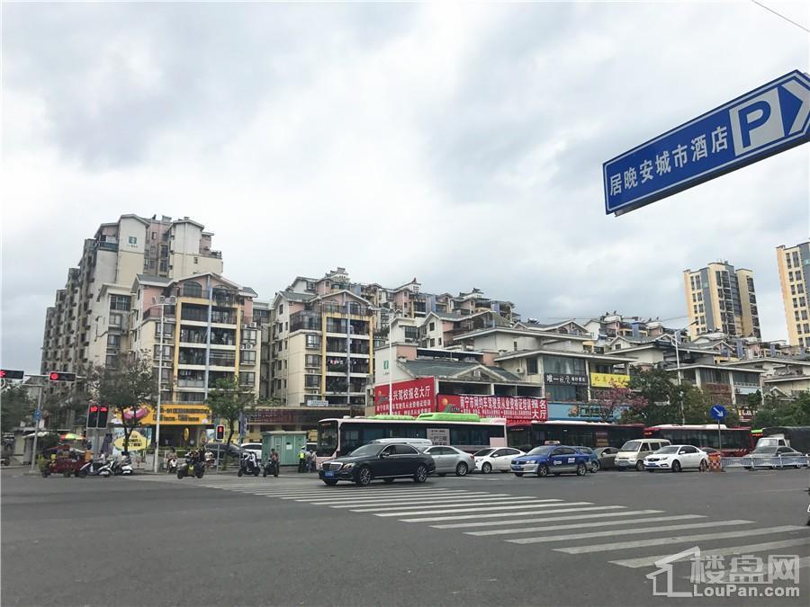 中国铁建西派澜岸周边道路实景图（摄于10.7）