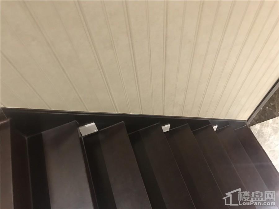 中国铁建西派澜岸144㎡三错层样板间 楼梯