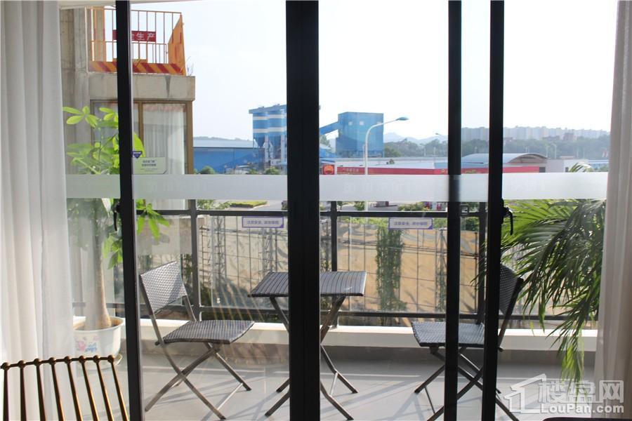 中昂国汇112㎡（建面）绿化阳台
