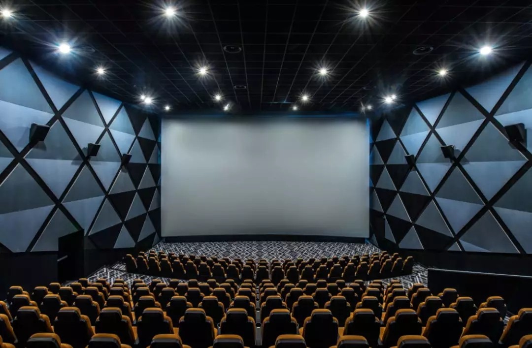 首家拥有三巨幕的影城