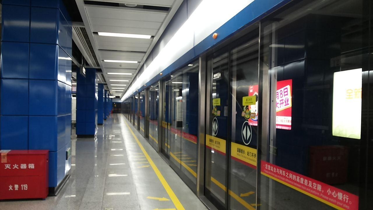 地铁六号线科技六路站施工 过往车辆可绕行