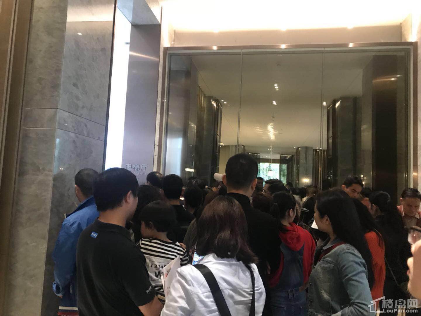 南宁楼市万象:用生命排队看房/睡售楼部抢房/房贷利率说涨就涨