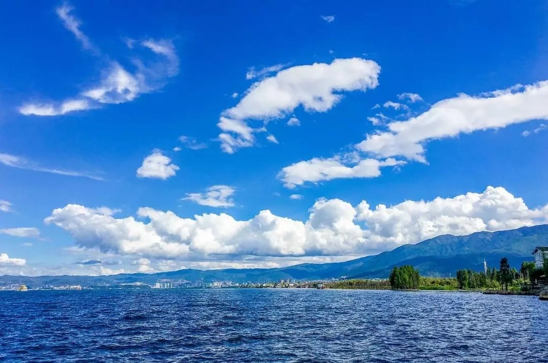 苍洱邻,晨曦点,云天秀,悦山海!