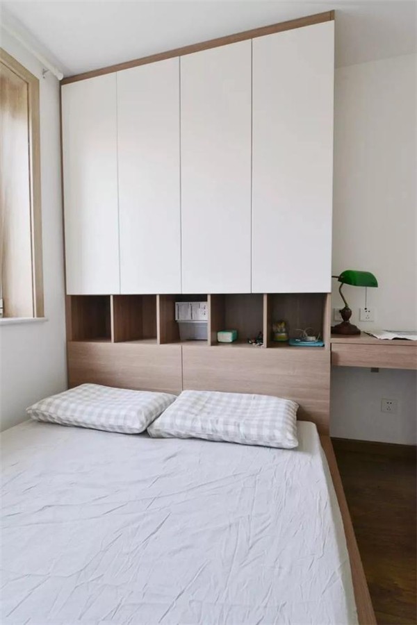 小户型卧室面积太小?床和衣柜的布局做好,紧凑又实用